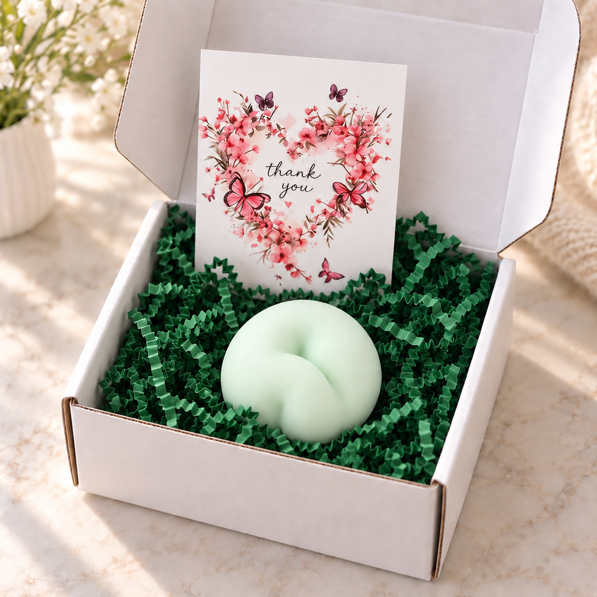 A crunchy, sand-filled stress-relief ball. This soft, tactile toy is designed for stress relief, sensory development, and ASMR-style relaxation. Suitable for adults and teenagers. It produces a satisfying crunchy sound.