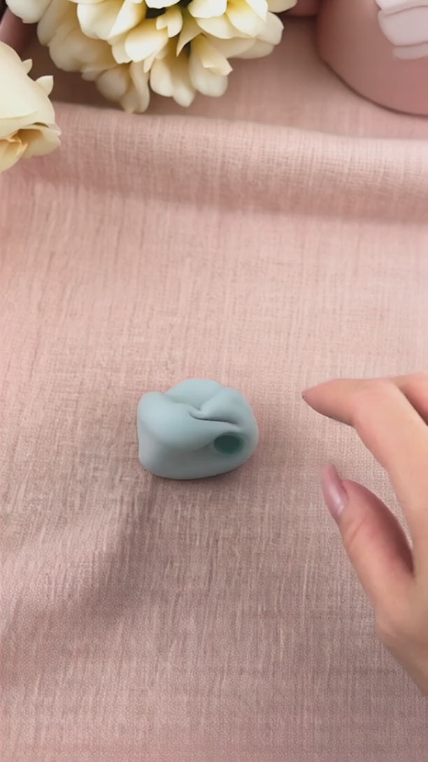 A crunchy, sand-filled stress-relief ball. This soft, tactile toy is designed for stress relief, sensory development, and ASMR-style relaxation. Suitable for adults and teenagers. It produces a satisfying crunchy sound.